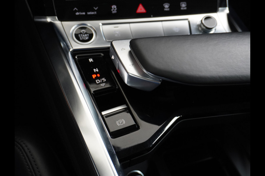 Audi e-tron 55 Quattro 408pk 95kWh Luchtvering Adaptive-Cruise Apple Carplay Android Trekhaak Elektr.Stoel+Leder+Verwarmd+Geheugen Lmv 21" C Keyless Audi sound system Lane-Assist Audi-smartphone-interface Rijstrooksensor Wifi Fase 3 Laden Origineel Nederlandse auto Nieuwprijs €90.527,-