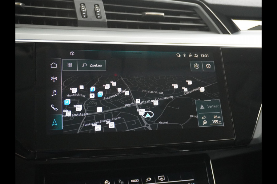 Audi e-tron 55 Quattro 408pk 95kWh Luchtvering Adaptive-Cruise Apple Carplay Android Trekhaak Elektr.Stoel+Leder+Verwarmd+Geheugen Lmv 21" C Keyless Audi sound system Lane-Assist Audi-smartphone-interface Rijstrooksensor Wifi Fase 3 Laden Origineel Nederlandse auto Nieuwprijs €90.527,-