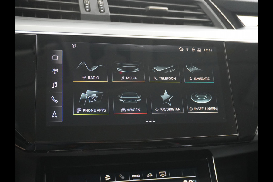 Audi e-tron 55 Quattro 408pk 95kWh Luchtvering Adaptive-Cruise Apple Carplay Android Trekhaak Elektr.Stoel+Leder+Verwarmd+Geheugen Lmv 21" C Keyless Audi sound system Lane-Assist Audi-smartphone-interface Rijstrooksensor Wifi Fase 3 Laden Origineel Nederlandse auto Nieuwprijs €90.527,-