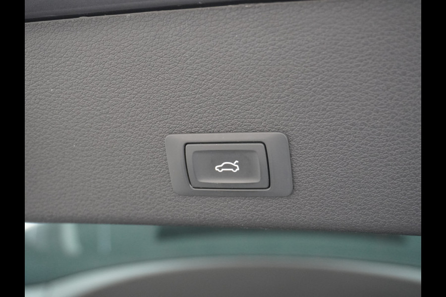 Audi e-tron 55 Quattro 408pk 95kWh Luchtvering Adaptive-Cruise Apple Carplay Android Trekhaak Elektr.Stoel+Leder+Verwarmd+Geheugen Lmv 21" C Keyless Audi sound system Lane-Assist Audi-smartphone-interface Rijstrooksensor Wifi Fase 3 Laden Origineel Nederlandse auto Nieuwprijs €90.527,-