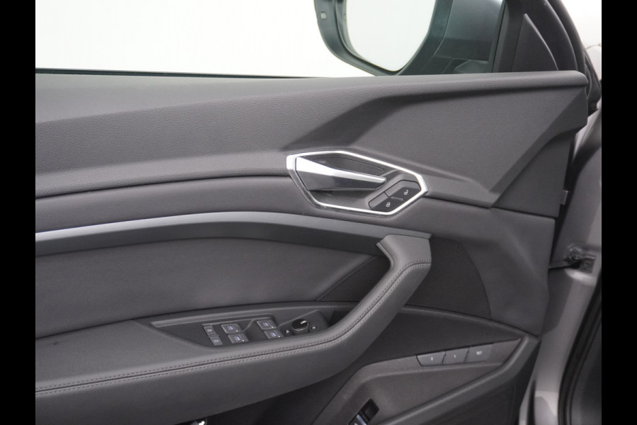 Audi e-tron 55 Quattro 408pk 95kWh Luchtvering Adaptive-Cruise Apple Carplay Android Trekhaak Elektr.Stoel+Leder+Verwarmd+Geheugen Lmv 21" C Keyless Audi sound system Lane-Assist Audi-smartphone-interface Rijstrooksensor Wifi Fase 3 Laden Origineel Nederlandse auto Nieuwprijs €90.527,-