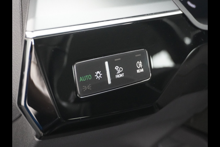 Audi e-tron 55 Quattro 408pk 95kWh Luchtvering Adaptive-Cruise Apple Carplay Android Trekhaak Elektr.Stoel+Leder+Verwarmd+Geheugen Lmv 21" C Keyless Audi sound system Lane-Assist Audi-smartphone-interface Rijstrooksensor Wifi Fase 3 Laden Origineel Nederlandse auto Nieuwprijs €90.527,-