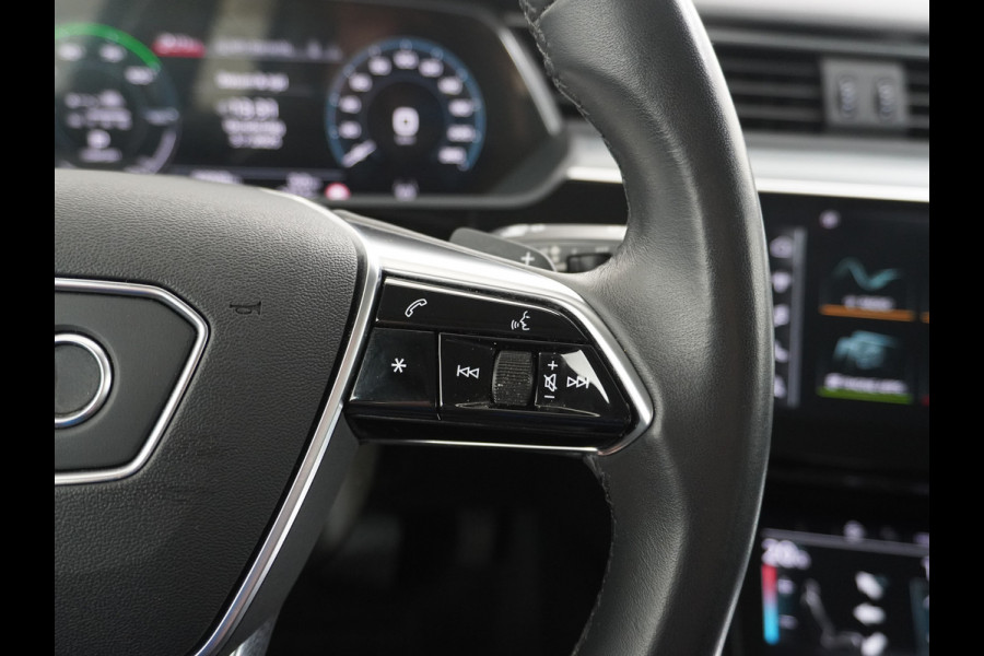 Audi e-tron 55 Quattro 408pk 95kWh Luchtvering Adaptive-Cruise Apple Carplay Android Trekhaak Elektr.Stoel+Leder+Verwarmd+Geheugen Lmv 21" C Keyless Audi sound system Lane-Assist Audi-smartphone-interface Rijstrooksensor Wifi Fase 3 Laden Origineel Nederlandse auto Nieuwprijs €90.527,-