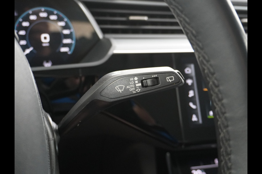 Audi e-tron 55 Quattro 408pk 95kWh Luchtvering Adaptive-Cruise Apple Carplay Android Trekhaak Elektr.Stoel+Leder+Verwarmd+Geheugen Lmv 21" C Keyless Audi sound system Lane-Assist Audi-smartphone-interface Rijstrooksensor Wifi Fase 3 Laden Origineel Nederlandse auto Nieuwprijs €90.527,-