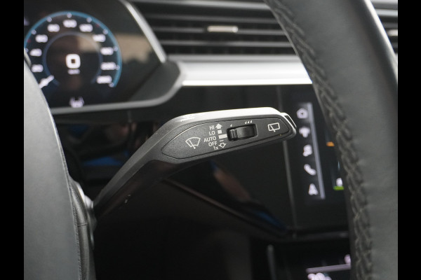 Audi e-tron 55 Quattro 408pk 95kWh Luchtvering Adaptive-Cruise Apple Carplay Android Trekhaak Elektr.Stoel+Leder+Verwarmd+Geheugen Lmv 21" C Keyless Audi sound system Lane-Assist Audi-smartphone-interface Rijstrooksensor Wifi Fase 3 Laden Origineel Nederlandse auto Nieuwprijs €90.527,-