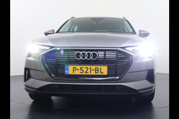 Audi e-tron 55 Quattro 408pk 95kWh Luchtvering Adaptive-Cruise Apple Carplay Android Trekhaak Elektr.Stoel+Leder+Verwarmd+Geheugen Lmv 21" C Keyless Audi sound system Lane-Assist Audi-smartphone-interface Rijstrooksensor Wifi Fase 3 Laden Origineel Nederlandse auto Nieuwprijs €90.527,-