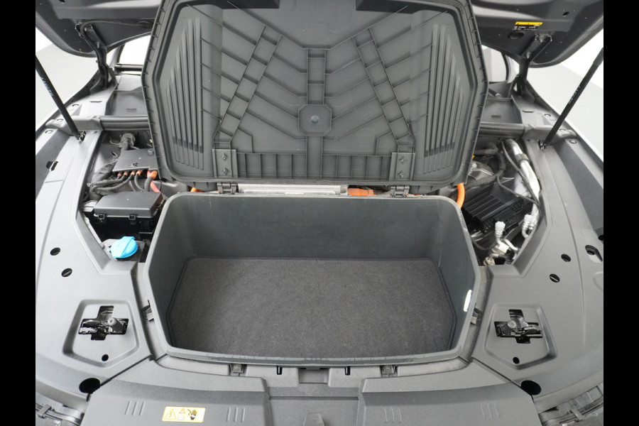 Audi e-tron 55 Quattro 408pk 95kWh Luchtvering Adaptive-Cruise Apple Carplay Android Trekhaak Elektr.Stoel+Leder+Verwarmd+Geheugen Lmv 21" C Keyless Audi sound system Lane-Assist Audi-smartphone-interface Rijstrooksensor Wifi Fase 3 Laden Origineel Nederlandse auto Nieuwprijs €90.527,-