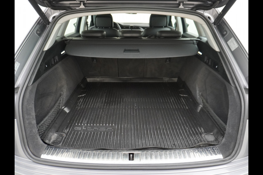 Audi e-tron 55 Quattro 408pk 95kWh Luchtvering Adaptive-Cruise Apple Carplay Android Trekhaak Elektr.Stoel+Leder+Verwarmd+Geheugen Lmv 21" C Keyless Audi sound system Lane-Assist Audi-smartphone-interface Rijstrooksensor Wifi Fase 3 Laden Origineel Nederlandse auto Nieuwprijs €90.527,-