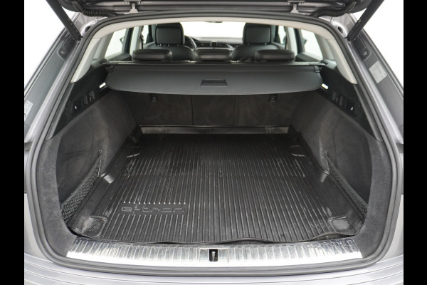 Audi e-tron 55 Quattro 408pk 95kWh Luchtvering Adaptive-Cruise Apple Carplay Android Trekhaak Elektr.Stoel+Leder+Verwarmd+Geheugen Lmv 21" C Keyless Audi sound system Lane-Assist Audi-smartphone-interface Rijstrooksensor Wifi Fase 3 Laden Origineel Nederlandse auto Nieuwprijs €90.527,-