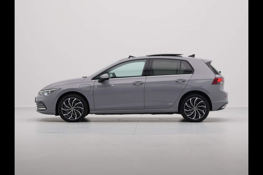 Volkswagen Golf 1.4 eHybrid 204pk Style Panorama Navigatie Camera Massage Demo RV