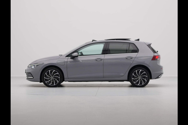 Volkswagen Golf 1.4 eHybrid 204pk Style Panorama Navigatie Camera Massage Demo RV