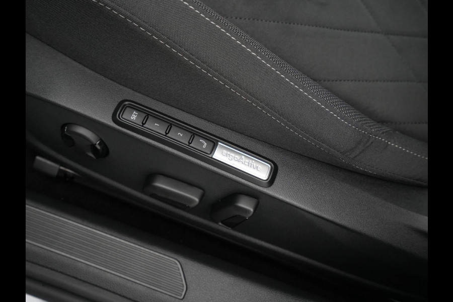 Volkswagen Golf 1.4 eHybrid 204pk Style Panorama Navigatie Camera Massage Demo RV
