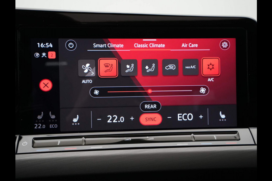 Volkswagen Golf 1.4 eHybrid 204pk Style Panorama Navigatie Camera Massage Demo RV