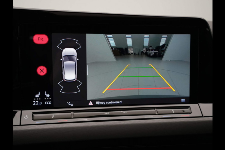Volkswagen Golf 1.4 eHybrid 204pk Style Panorama Navigatie Camera Massage Demo RV