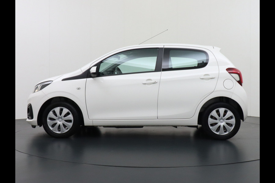 Peugeot 108 1.0I 73PK5Drs Airco Pack LED Mistlampen Premium ESP Bluetooth Centrale deurvergrendeling Afstand bediend Stuurbekrachtiging e-VT Elek.ramen ABS Volledig Peugeot Dealer Onderhouden l.b. bij 91.718km ! Zuinig + Goedkoop in de vaste lasten! Orig.NLse auto EURO6