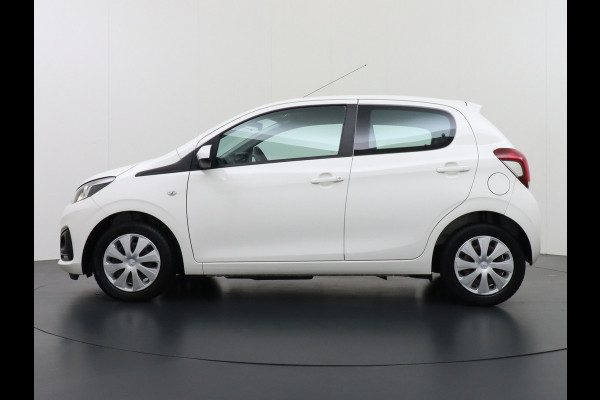 Peugeot 108 1.0I 73PK5Drs Airco Pack LED Mistlampen Premium ESP Bluetooth Centrale deurvergrendeling Afstand bediend Stuurbekrachtiging e-VT Elek.ramen ABS Volledig Peugeot Dealer Onderhouden l.b. bij 91.718km ! Zuinig + Goedkoop in de vaste lasten! Orig.NLse auto EURO6