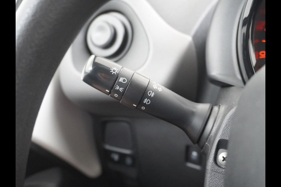 Peugeot 108 1.0I 73PK5Drs Airco Pack LED Mistlampen Premium ESP Bluetooth Centrale deurvergrendeling Afstand bediend Stuurbekrachtiging e-VT Elek.ramen ABS Volledig Peugeot Dealer Onderhouden l.b. bij 91.718km ! Zuinig + Goedkoop in de vaste lasten! Orig.NLse auto EURO6