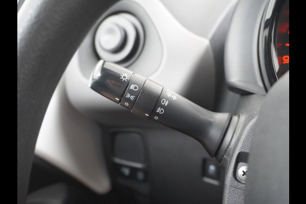 Peugeot 108 1.0I 73PK5Drs Airco Pack LED Mistlampen Premium ESP Bluetooth Centrale deurvergrendeling Afstand bediend Stuurbekrachtiging e-VT Elek.ramen ABS Volledig Peugeot Dealer Onderhouden l.b. bij 91.718km ! Zuinig + Goedkoop in de vaste lasten! Orig.NLse auto EURO6