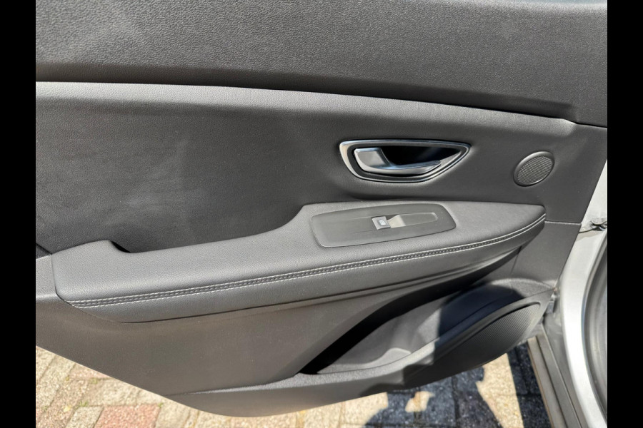 Renault Grand Scénic TCe 160 EDC Bose Pano / Head up / Groot navi / Camera / P-sensoren / Adapt cruise contr