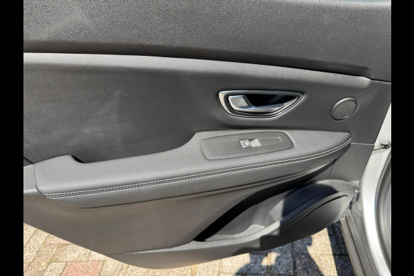 Renault Grand Scénic TCe 160 EDC Bose Pano / Head up / Groot navi / Camera / P-sensoren / Adapt cruise contr