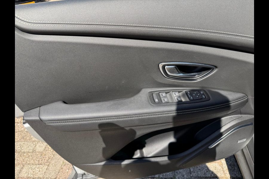 Renault Grand Scénic TCe 160 EDC Bose Pano / Head up / Groot navi / Camera / P-sensoren / Adapt cruise contr