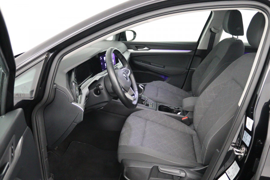 Volkswagen Golf 1.0 TSI Life (PARKEERSENSOREN, CAMERA, SFEER, CRUISE CONTROL ADAPTIEF, PARKEERSENSOREN, NAVIGATIE, NL-AUTO)