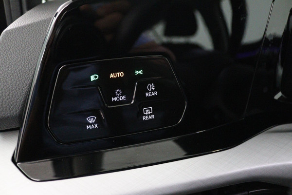 Volkswagen Golf 1.0 TSI Life (PARKEERSENSOREN, CAMERA, SFEER, CRUISE CONTROL ADAPTIEF, PARKEERSENSOREN, NAVIGATIE, NL-AUTO)