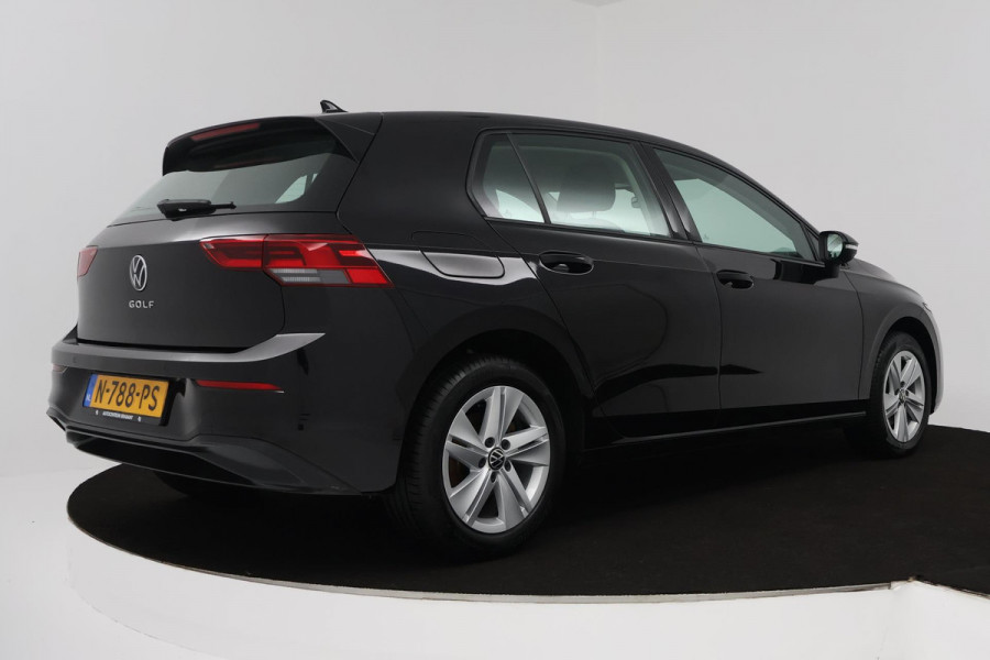 Volkswagen Golf 1.0 TSI Life (PARKEERSENSOREN, CAMERA, SFEER, CRUISE CONTROL ADAPTIEF, PARKEERSENSOREN, NAVIGATIE, NL-AUTO)