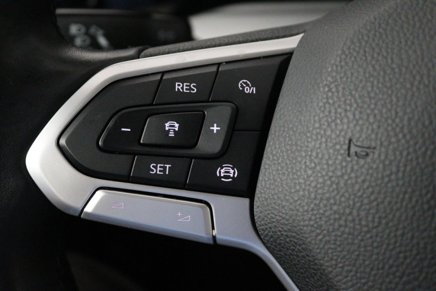 Volkswagen Golf 1.0 TSI Life (PARKEERSENSOREN, CAMERA, SFEER, CRUISE CONTROL ADAPTIEF, PARKEERSENSOREN, NAVIGATIE, NL-AUTO)