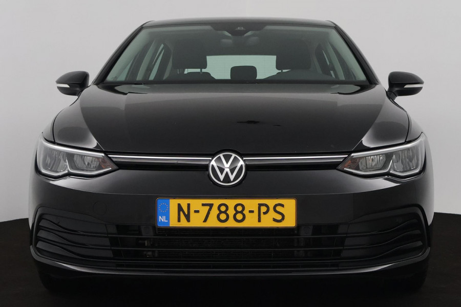 Volkswagen Golf 1.0 TSI Life (PARKEERSENSOREN, CAMERA, SFEER, CRUISE CONTROL ADAPTIEF, PARKEERSENSOREN, NAVIGATIE, NL-AUTO)