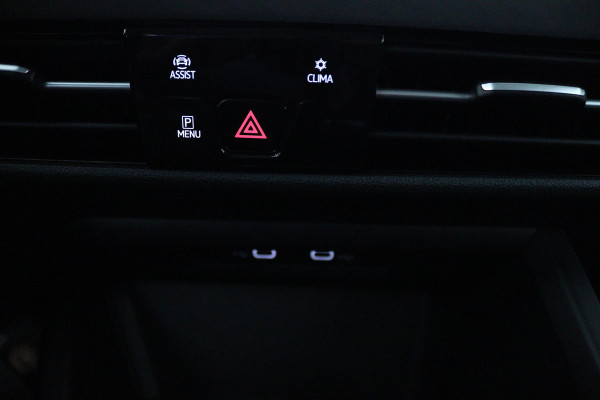 Volkswagen Golf 1.0 TSI Life (PARKEERSENSOREN, CAMERA, SFEER, CRUISE CONTROL ADAPTIEF, PARKEERSENSOREN, NAVIGATIE, NL-AUTO)
