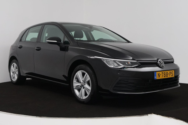 Volkswagen Golf 1.0 TSI Life (PARKEERSENSOREN, CAMERA, SFEER, CRUISE CONTROL ADAPTIEF, PARKEERSENSOREN, NAVIGATIE, NL-AUTO)