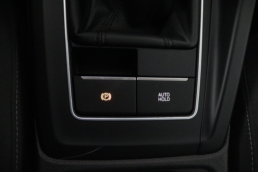 Volkswagen Golf 1.0 TSI Life (PARKEERSENSOREN, CAMERA, SFEER, CRUISE CONTROL ADAPTIEF, PARKEERSENSOREN, NAVIGATIE, NL-AUTO)