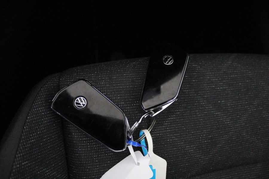 Volkswagen Golf 1.0 TSI Life (PARKEERSENSOREN, CAMERA, SFEER, CRUISE CONTROL ADAPTIEF, PARKEERSENSOREN, NAVIGATIE, NL-AUTO)