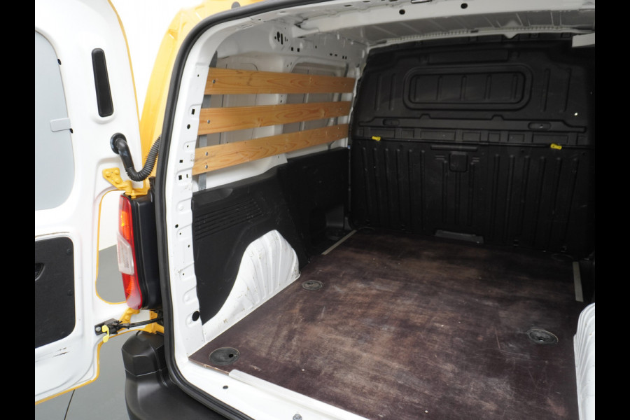 Opel Combo 1.5CDTI EURO6 9x Op voorraad! 3-Persoons Airco Cruise Control Bluetooth Elektr.ramen Elektr.spiegels+Verwarmd Centr.Vergr+ab. L1 Schuifdeur Betonplex vloer Lat om Lat betimmering super nette origineel Nederlands geleverde auto!