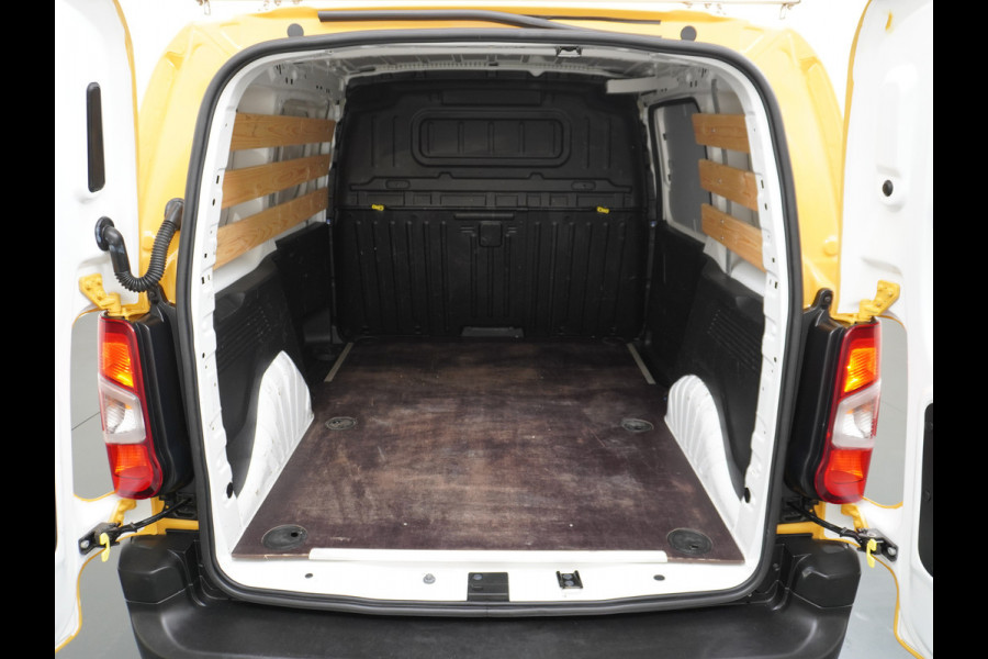 Opel Combo 1.5CDTI EURO6 9x Op voorraad! 3-Persoons Airco Cruise Control Bluetooth Elektr.ramen Elektr.spiegels+Verwarmd Centr.Vergr+ab. L1 Schuifdeur Betonplex vloer Lat om Lat betimmering super nette origineel Nederlands geleverde auto!