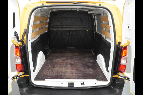 Opel Combo 1.5CDTI EURO6 9x Op voorraad! 3-Persoons Airco Cruise Control Bluetooth Elektr.ramen Elektr.spiegels+Verwarmd Centr.Vergr+ab. L1 Schuifdeur Betonplex vloer Lat om Lat betimmering super nette origineel Nederlands geleverde auto!