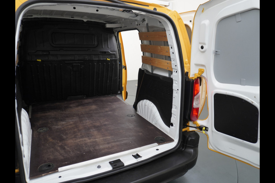 Opel Combo 1.5CDTI EURO6 9x Op voorraad! 3-Persoons Airco Cruise Control Bluetooth Elektr.ramen Elektr.spiegels+Verwarmd Centr.Vergr+ab. L1 Schuifdeur Betonplex vloer Lat om Lat betimmering super nette origineel Nederlands geleverde auto!