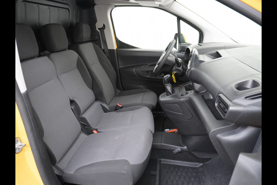 Opel Combo 1.5CDTI EURO6 9x Op voorraad! 3-Persoons Airco Cruise Control Bluetooth Elektr.ramen Elektr.spiegels+Verwarmd Centr.Vergr+ab. L1 Schuifdeur Betonplex vloer Lat om Lat betimmering super nette origineel Nederlands geleverde auto!