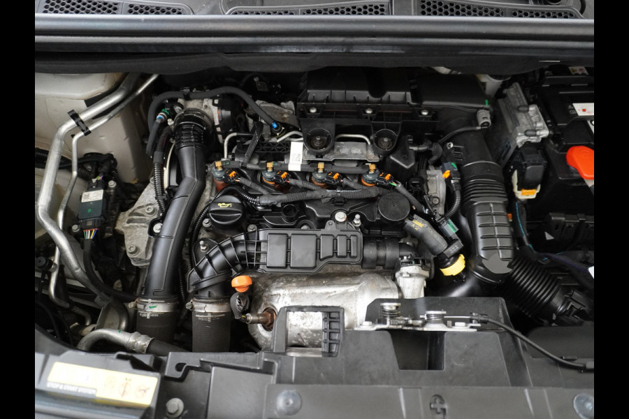 Opel Combo 1.5CDTI EURO6 9x Op voorraad! 3-Persoons Airco Cruise Control Bluetooth Elektr.ramen Elektr.spiegels+Verwarmd Centr.Vergr+ab. L1 Schuifdeur Betonplex vloer Lat om Lat betimmering super nette origineel Nederlands geleverde auto!