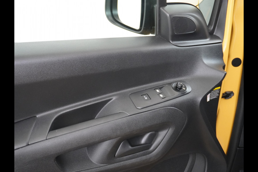 Opel Combo 1.5CDTI EURO6 9x Op voorraad! 3-Persoons Airco Cruise Control Bluetooth Elektr.ramen Elektr.spiegels+Verwarmd Centr.Vergr+ab. L1 Schuifdeur Betonplex vloer Lat om Lat betimmering super nette origineel Nederlands geleverde auto!