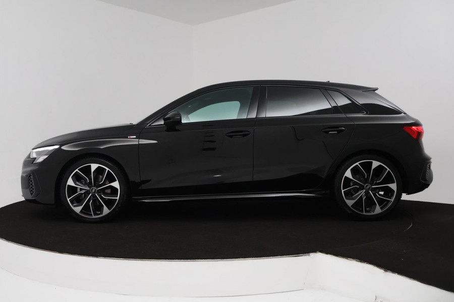 Audi A3 Sportback 35 TFSI S edition (PARKEERSENSOREN, ACHTERUITRIJCAMERA, STOELVERWARMING, SFEERVERLICHTING, NAVIGATIE, NL-AUTO)