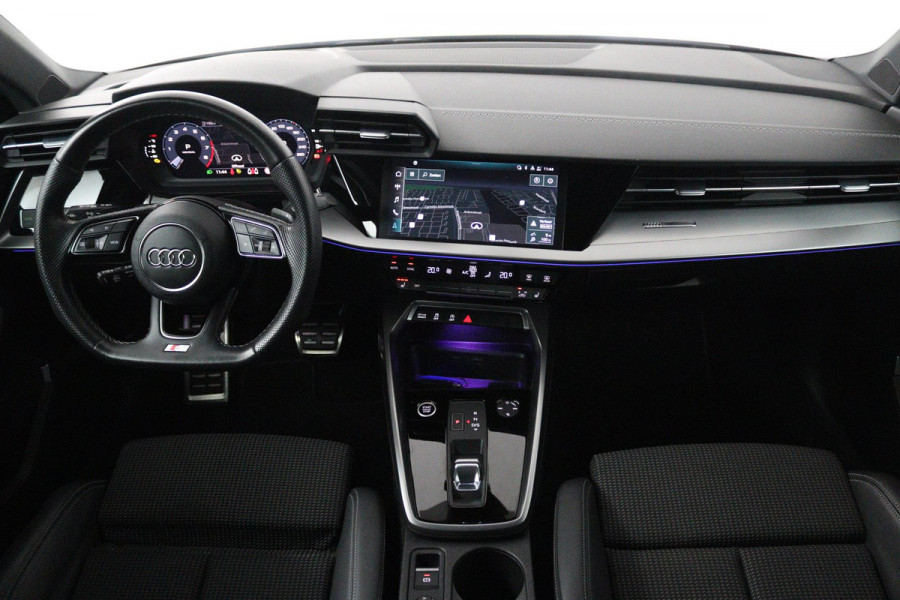 Audi A3 Sportback 35 TFSI S edition (PARKEERSENSOREN, ACHTERUITRIJCAMERA, STOELVERWARMING, SFEERVERLICHTING, NAVIGATIE, NL-AUTO)