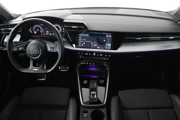 Audi A3 Sportback 35 TFSI S edition (PARKEERSENSOREN, ACHTERUITRIJCAMERA, STOELVERWARMING, SFEERVERLICHTING, NAVIGATIE, NL-AUTO)