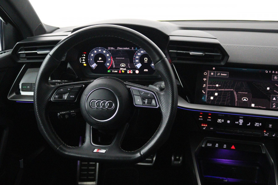 Audi A3 Sportback 35 TFSI S edition (PARKEERSENSOREN, ACHTERUITRIJCAMERA, STOELVERWARMING, SFEERVERLICHTING, NAVIGATIE, NL-AUTO)