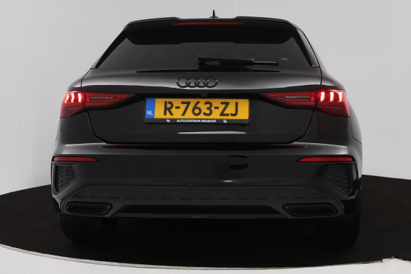Audi A3 Sportback 35 TFSI S edition (PARKEERSENSOREN, ACHTERUITRIJCAMERA, STOELVERWARMING, SFEERVERLICHTING, NAVIGATIE, NL-AUTO)