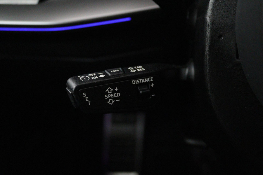 Audi A3 Sportback 35 TFSI S edition (PARKEERSENSOREN, ACHTERUITRIJCAMERA, STOELVERWARMING, SFEERVERLICHTING, NAVIGATIE, NL-AUTO)
