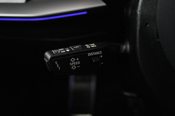 Audi A3 Sportback 35 TFSI S edition (PARKEERSENSOREN, ACHTERUITRIJCAMERA, STOELVERWARMING, SFEERVERLICHTING, NAVIGATIE, NL-AUTO)