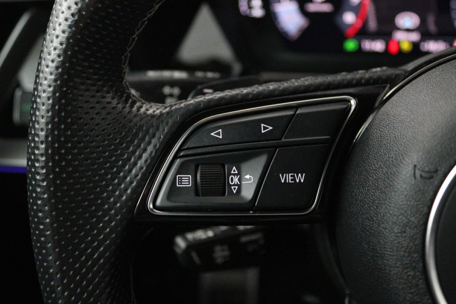 Audi A3 Sportback 35 TFSI S edition (PARKEERSENSOREN, ACHTERUITRIJCAMERA, STOELVERWARMING, SFEERVERLICHTING, NAVIGATIE, NL-AUTO)