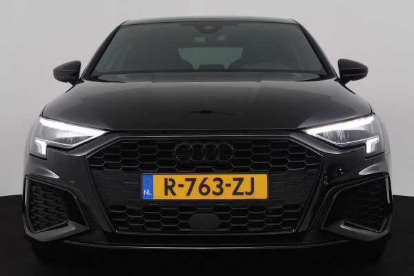 Audi A3 Sportback 35 TFSI S edition (PARKEERSENSOREN, ACHTERUITRIJCAMERA, STOELVERWARMING, SFEERVERLICHTING, NAVIGATIE, NL-AUTO)